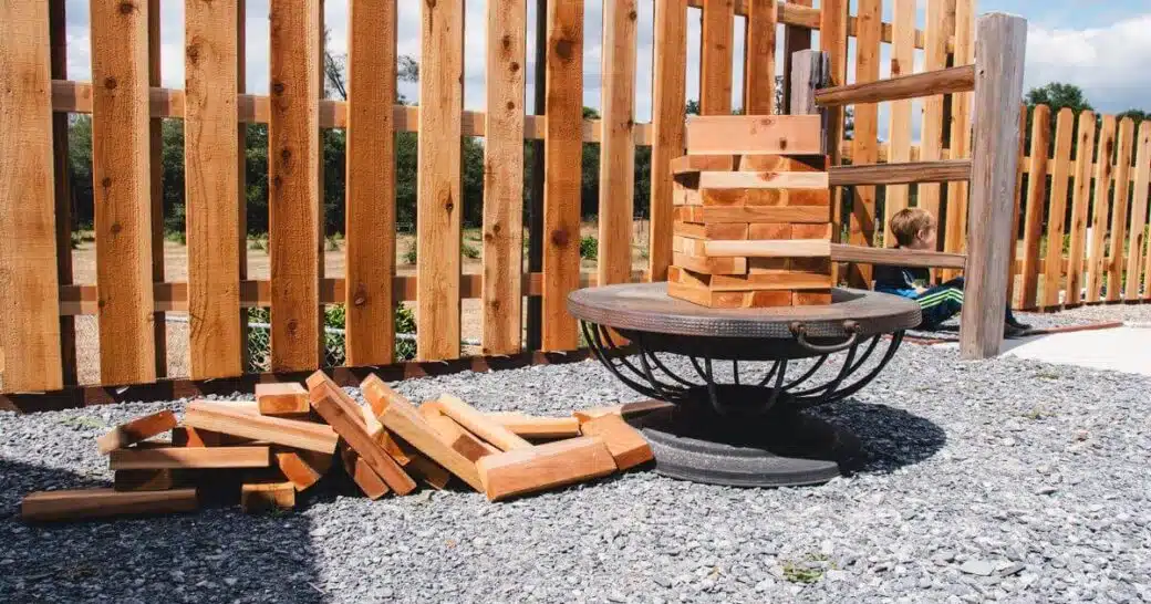 Construcție gard lemn - idei de gard din lemn ideale pentru casa ta