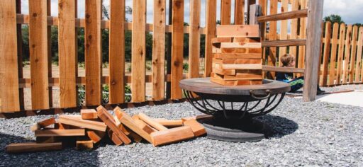 Construcție gard lemn - idei de gard din lemn ideale pentru casa ta