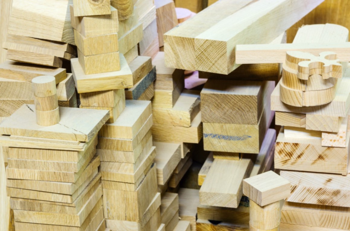 Imagine cu mai multe elemente realizate din lemn de esenta tare