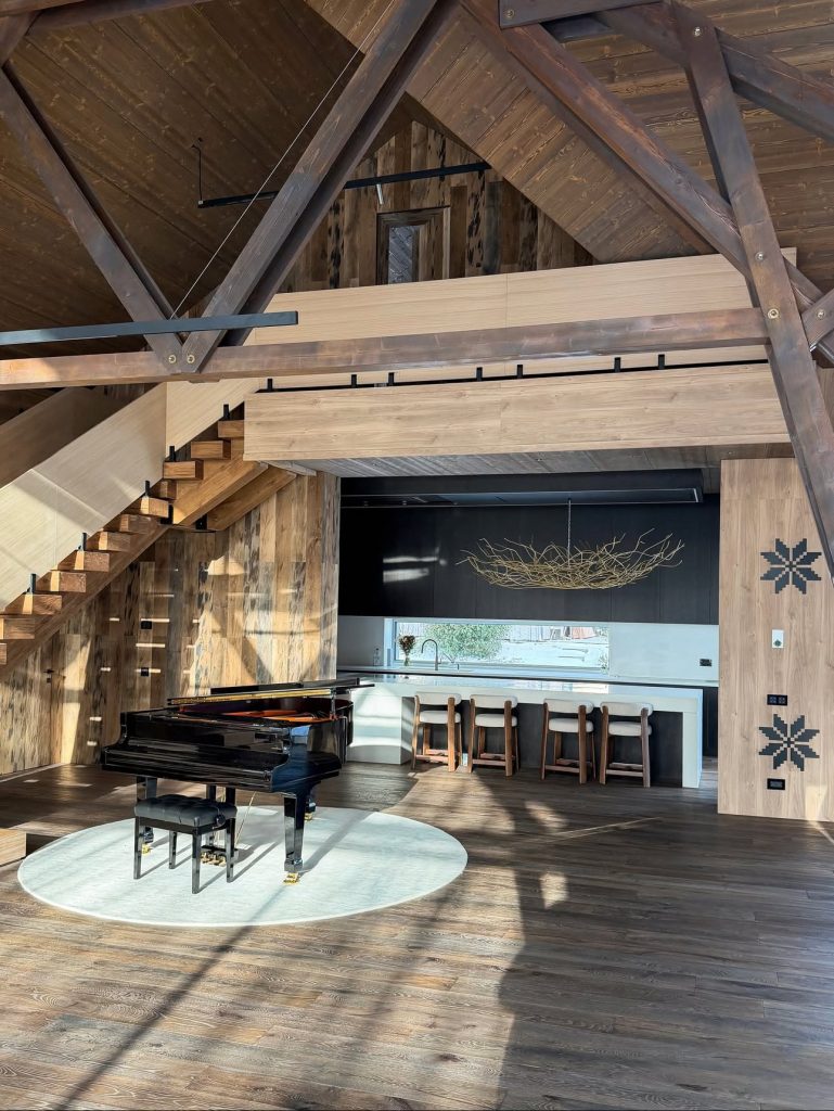 Construcție din Lemn Monobloc. Interior din Stejar, Exterior Thermo Ayous