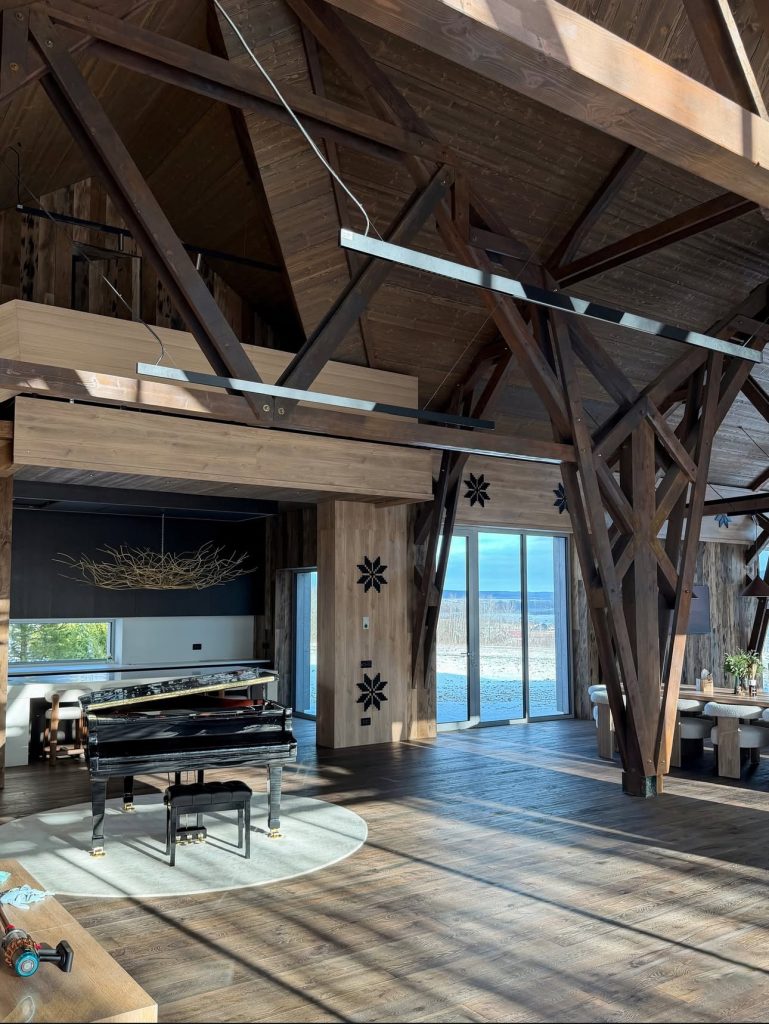 Construcție din Lemn Monobloc. Interior din Stejar, Exterior Thermo Ayous